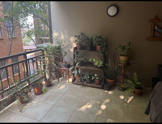 2 BEDROOM APARTMENT FOR SALE IN NEWLANDS